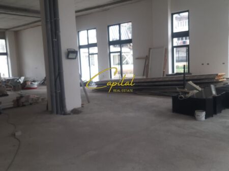 LOCALE COMMERCIALE IN VENDITA 365 M2 XHAMLLIKU 1.500.000 EURO