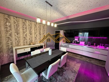 SHITET SUPER APARTAMENT 1+1 PRAN VILA KORAL PLAZHE DURRES!