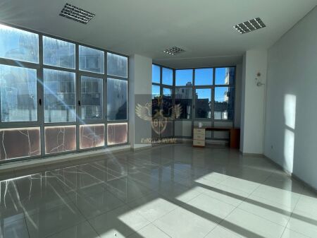 🏢 AMBIENT ME QERA – Pranë Albanian College Durres