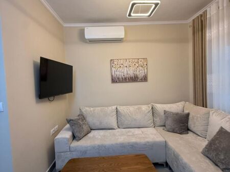 Jepet hyrja 1+1 me qera,ne Laprake