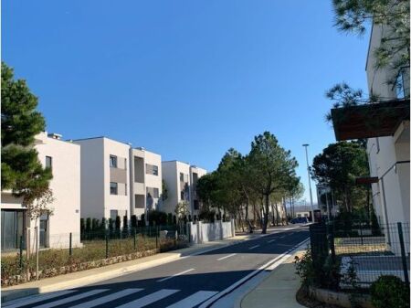 VALAMAR, JAPIM ME QIRA VJETORE 2+1+2 POSTE PARKIMI !