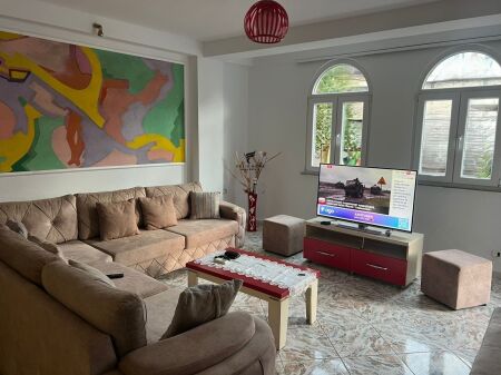 APPARTAMENTO IN AFFITTO 2+1 STAZIONE DEI TRENI 65.000 LEKE