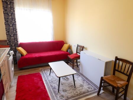 Jepet me qera 1+1 ne fresk 35000 lek Mobiluar ashensor