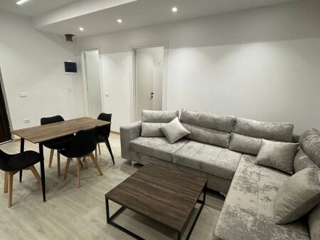 SHTËPI ME QIRA – ZOGU I ZI