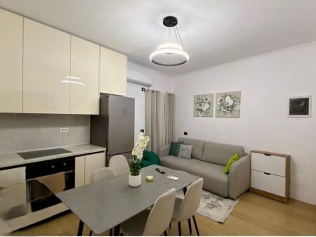 Jepet me qera apartament modern 1+1, Rruga e Dibres tek Medreseja! 500 € /Muaj