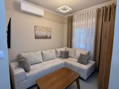 Jepet me Qira Apartament 1+1 ne Laprakë !