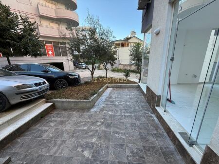 Business Premises for Rent – Near the Main Road Axis, Fresk