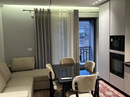 APARTAMENT ME QERA 2+1 PAZARI I RI 800 EURO