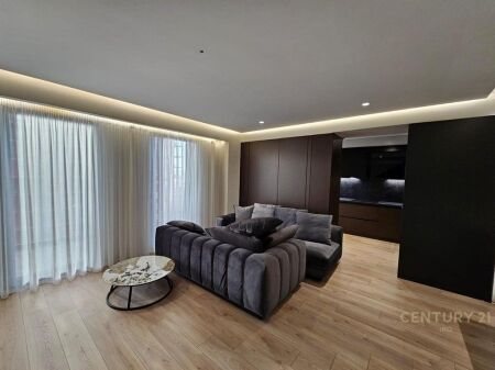 Në shitje duplex modern 2+1+2 në kompleksin prestigjioz Tirana Garden Building