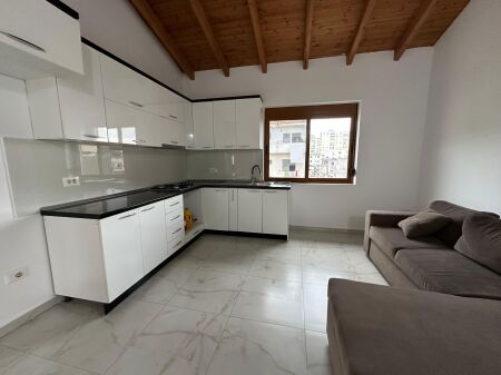 JEPET ME QERA APARTAMENT 2+1 PRANE STADIUMIT DURRES