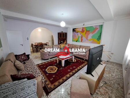 Villa su 2 Piani + Mansarda in Vendita, Dentro il Piccolo Anello, vicino all'Archivio Centrale a Tirana (ID 4151212)