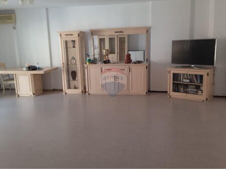 Shitet Apartament Dublex, Laprakë