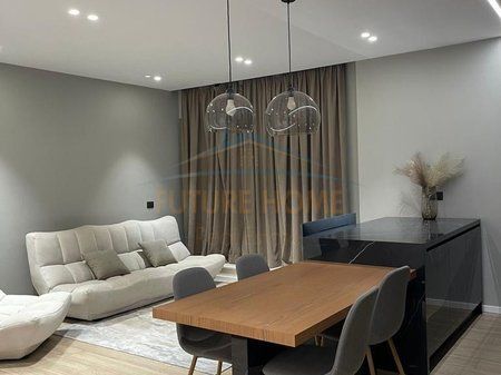 Qera, Apartament 2+1+2, Pranë Downtown, Tiranë