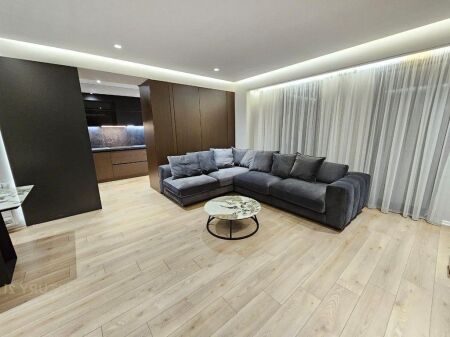 Duplex 2+1+2 te Tirana Garden Building