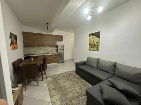 Shitet Apartament tek Brryli 1+1!