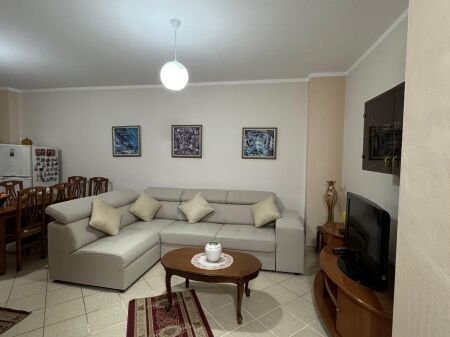 🏢Ne zonen e Kristal Center ,Rruga Robert Shvarc jepet me qera apartament 2+1, i mobiluar.65,000 Leke   