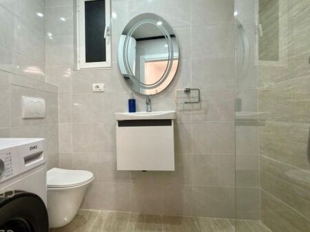 Jepet me qera apartament 1+1, Rruga e Dibres tek Medreseja!