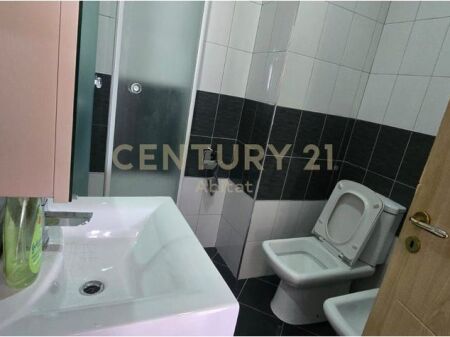 APARTAMENT 2+1 ME QIRA TEK ALI DEMI