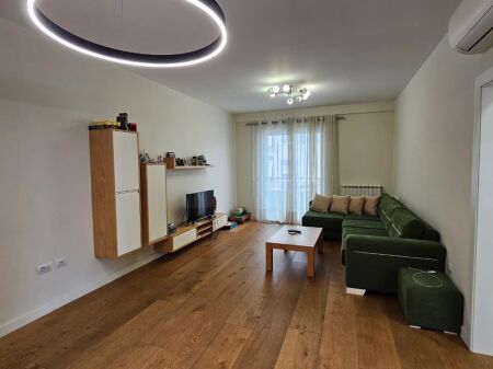 Apartament 2+1+2+Verande per Shitje, Kinostudio, perballe Ministrise se Kultures!
