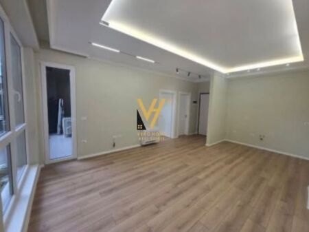 JEPET ZYRE 67 M2 ME QIRA TE KOMUNA E PARISIT 700 EURO