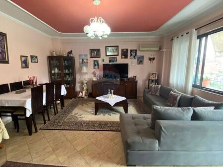 Apartament - Për Shitje - Tregu Elektrik I Ri, TiranëID: 530181098-76