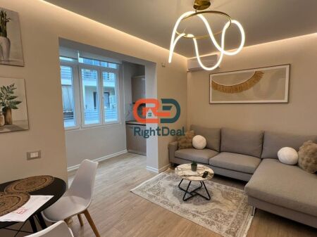 Ne Rrugen E Barrikadave ,Shitet Apartament 1+1 Ideal Per Investim!!