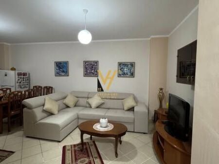 JEPET APARTAMENT 2+1+BLK ME QERA TE KRISTAL CENTER 65.000 LEKE