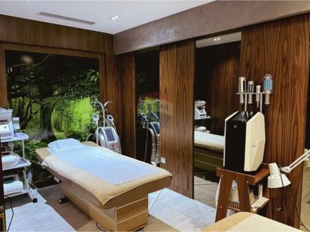 Biznes Estetik në Shitje në Zemër të Bllokut