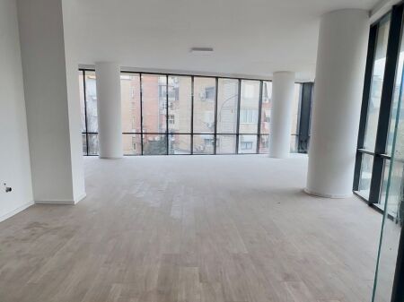 Ambjent për Zyra me Qera