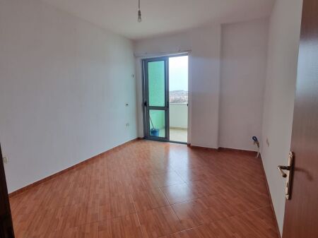 EKSKLUZIVE!!! Shitet  Apartament 1+1, Rreth rrotullimi Freskut.