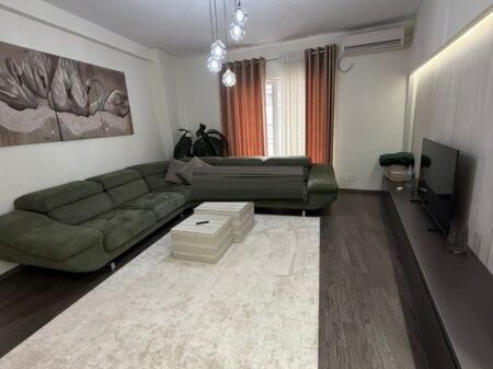 Apartament 3+2+2 në Rrugën Besim Alla