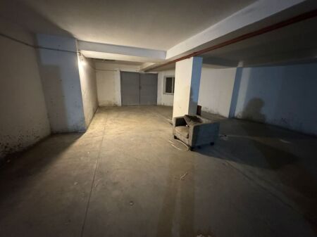 Garage for sale with an area of 160 m2 at the Selvise intersection