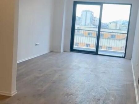 ZYRE ME QERA 106 M2 RRUGA E BARRIKADAVE 1.200 EURO