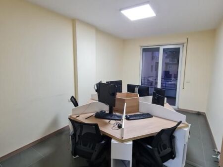 Ufficio in affitto a Garda!