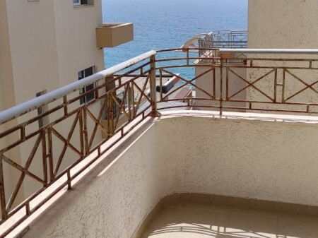 Affittasi annualmente appartamento 1+1 a Saranda, con vista mare.