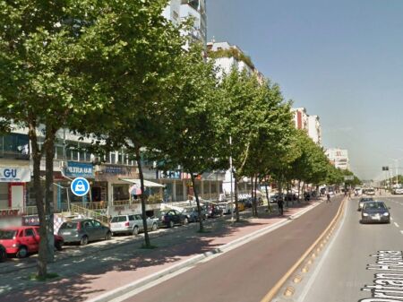 SHOP FOR SALE 54 M2 LAPRAKE 220,000 EURO