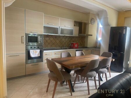 Apartament 3+1 Me Qira tek Ish stacioni i fundit i Tiranës së Re, Bulevardi Bajram Curri 800 € /Muaj