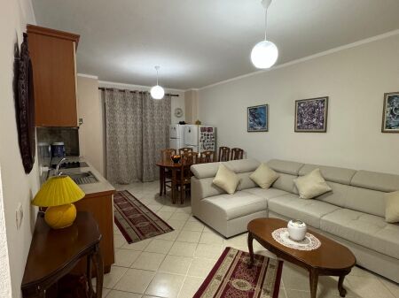 Jepet me qira 2+1 Komuna e Parisit rr.Robert Shvarc 650 mije leke