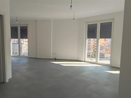 BUSINESS PREMISES FOR RENT 220M2 CENTER OF SELVIA 2500EURO