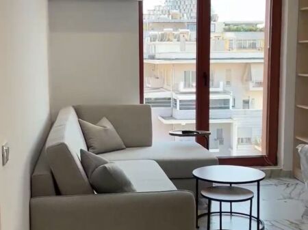 Apartament 1+1 me parkim per shitje, Rruga e Kavajes, objekt super i ri