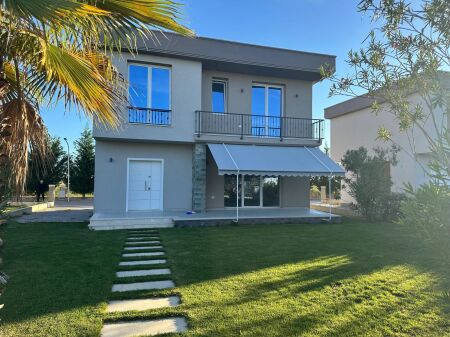 Vilë për Shitje Pranë Gjirit të Lalëzit