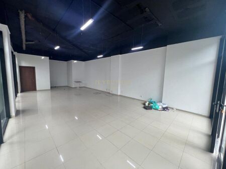 Viene data in affitto un'unità di servizio a Fresk