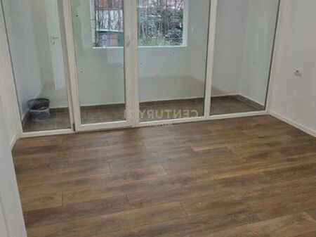 Ali Dem- Apartament per shitje 1+1 tek Shkolla 1 Maji