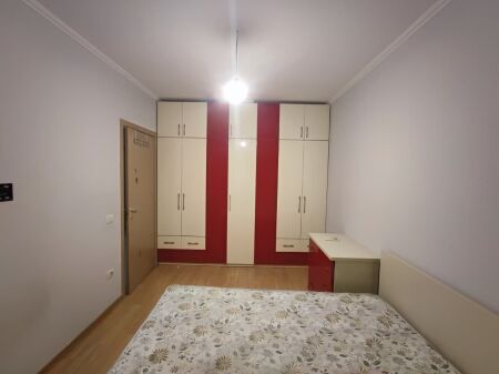 Apartament Me Qera:1+1 + Ballkon + P.Parkimi ||  ( 📍Liqeni Artificial - Afër Kopshtit Zologjik ) K2, Pllt || 600€/Muaj