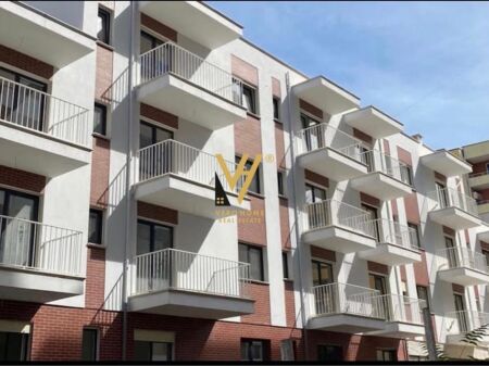 SHITET 3 POSTE PARKIMI NE PORCELAN 9.000.000 LEKE