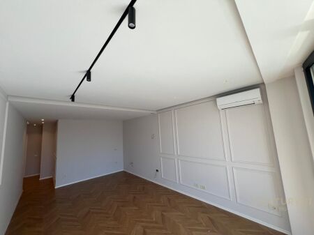 Locale in affitto per ufficio in Via Mine Peza