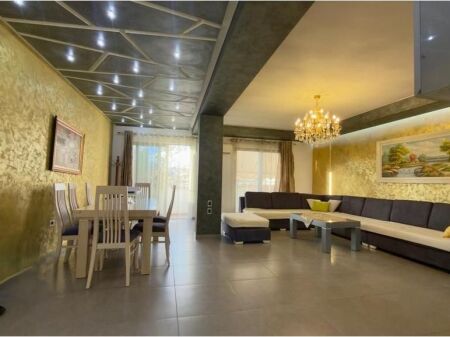 SHITET APARTAMENT 4+1 | MYSLYM SHYRI