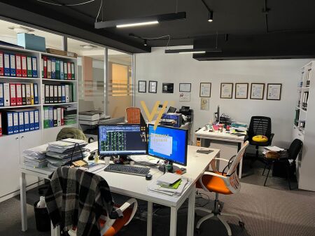 UFFICIO DI 72 M2 IN AFFITTO AL PAZARI I RI 1.100 EURO