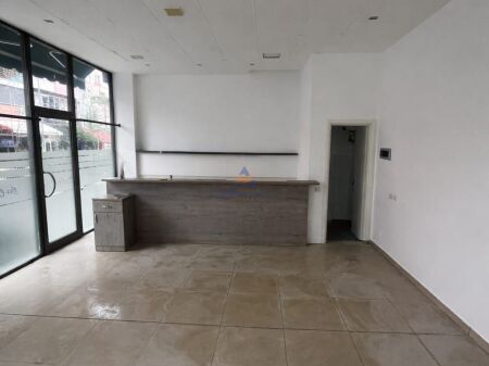 JEPET ME QERA DYQAN 41M2 "NE ZOG TE ZI" 70.000 LEKE