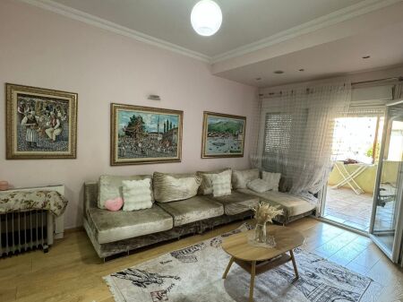 Shitet apartament 2+1+2+verandë ne Don Bosko!